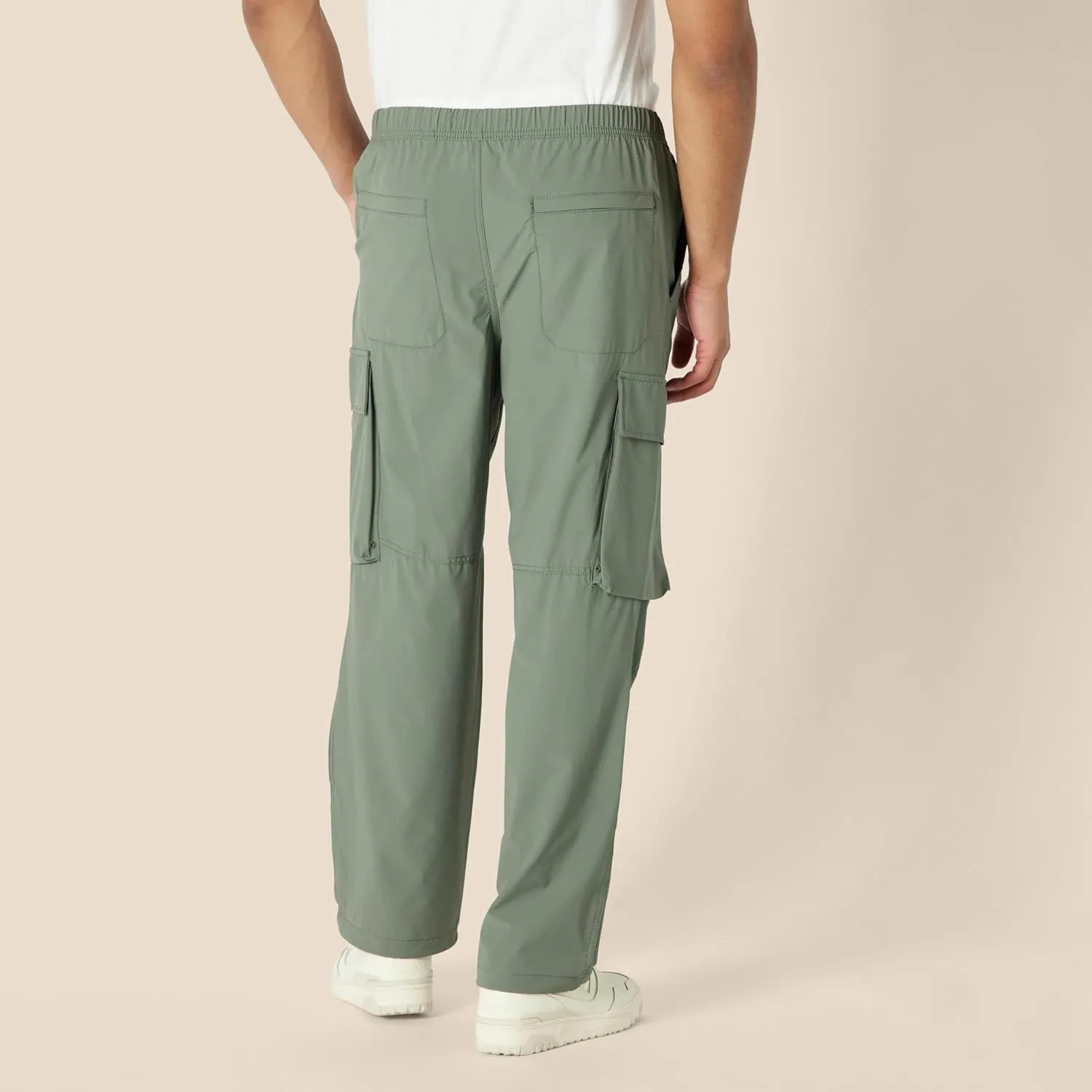 Amazon Essentials Men's Loose-Fit Lightweight Stretch Parachute Pant