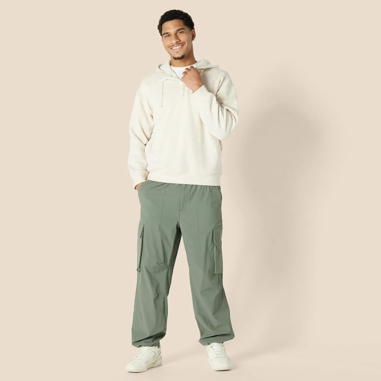 Amazon Essentials Men's Loose-Fit Lightweight Stretch Parachute Pant
