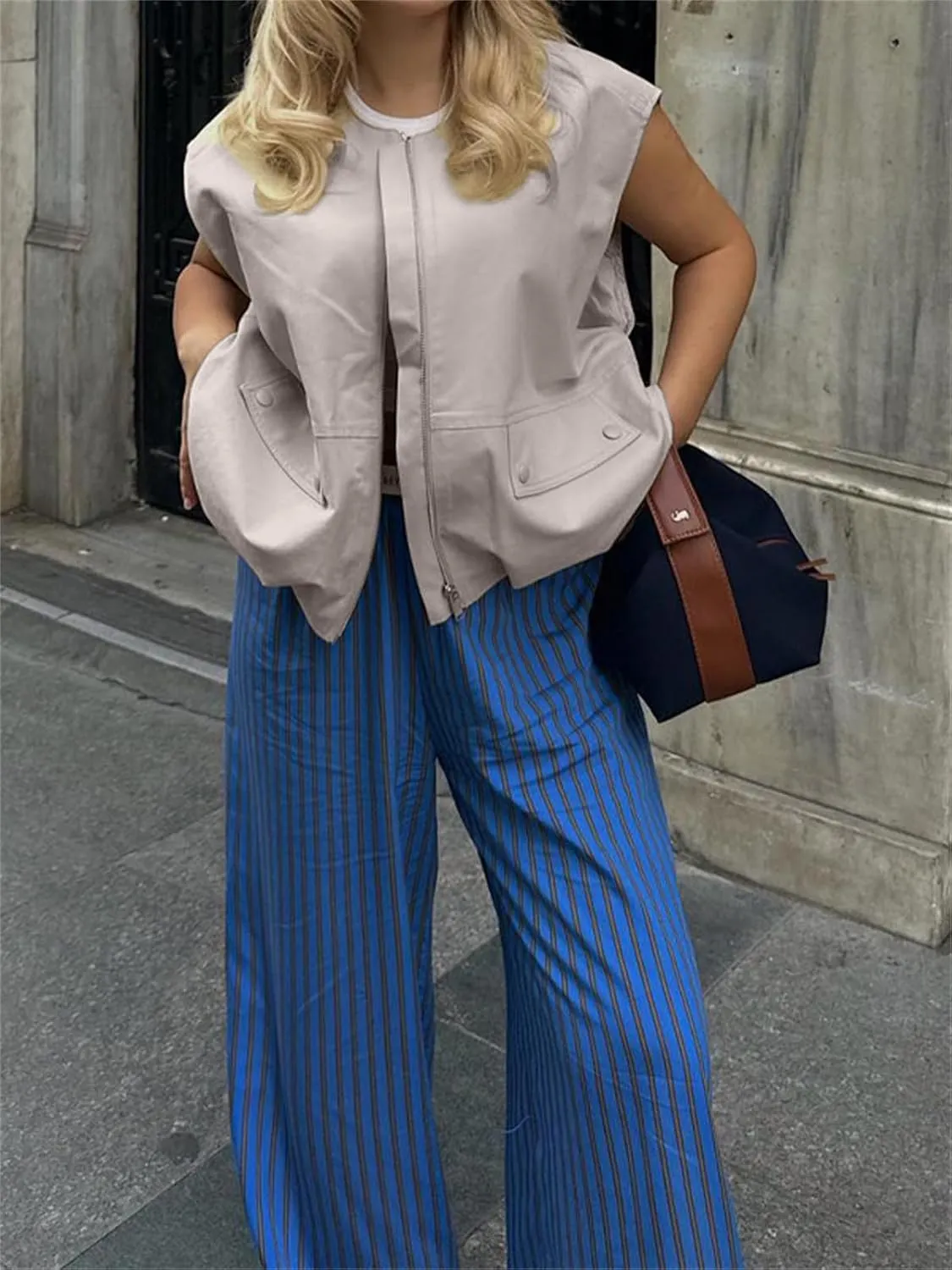 PAODIKUAI Women's Casual Zip Up Vest Cargo Ruched Hem Lightweight Sleeveless Blazer Oversized Jackets Top with Pockets
