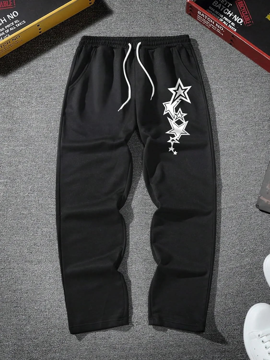 WDIRARA Men's Graphic Printed Stacked Sweatpants Flared Leg Y2K Drawstring Waisted Casual Jogger Pants with Pockets